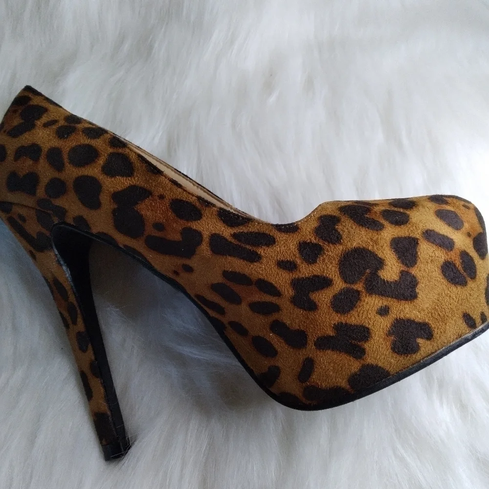 ILLUDE leopard suede heels size 6 1/2 office siren